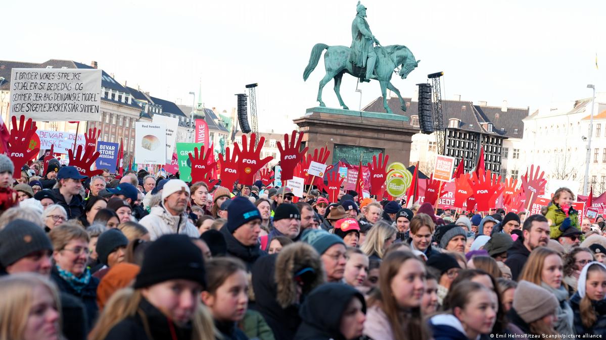 Denmark abolishes public holiday to boost defense spending â â