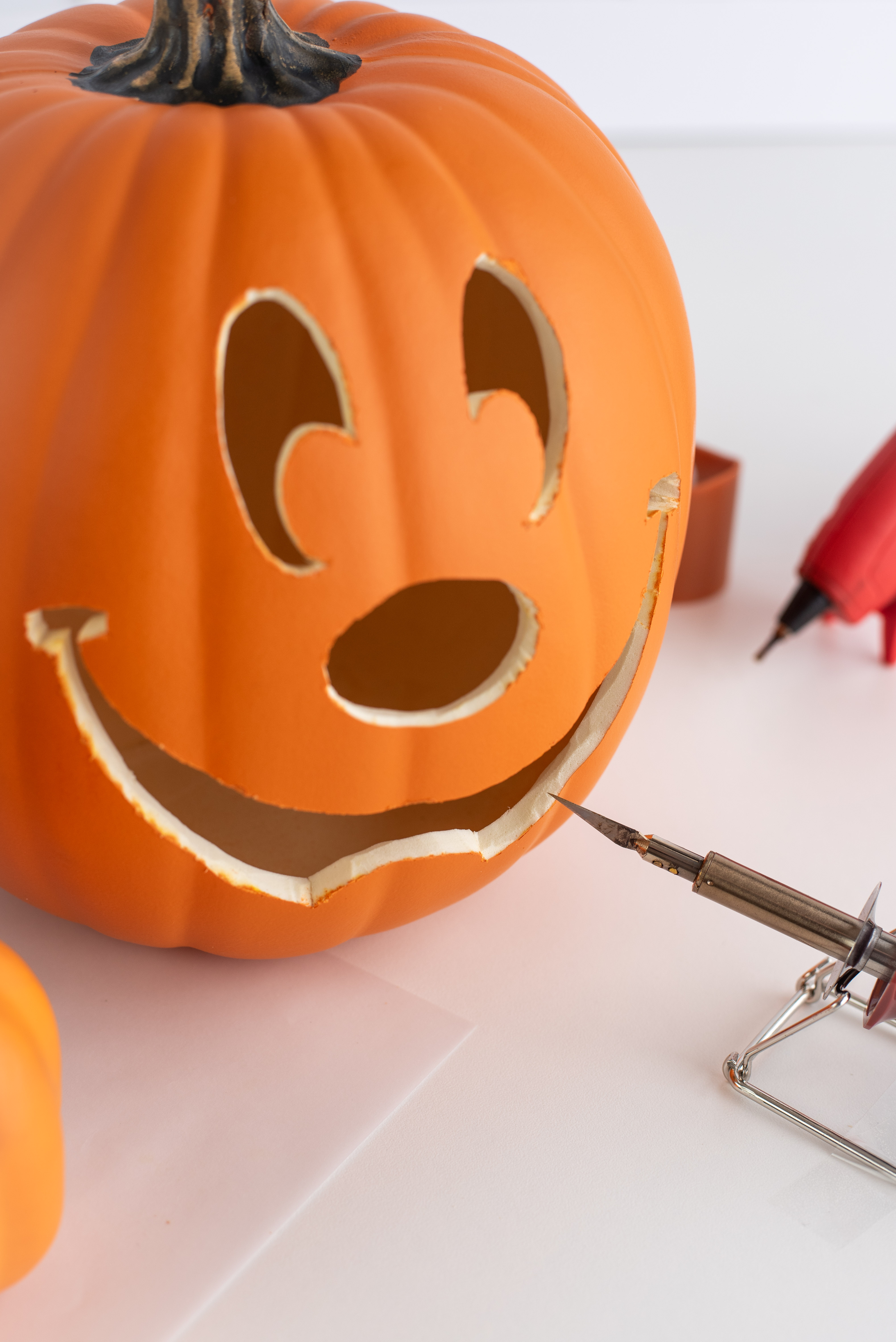Diy mickey mouse pumpkin from main street free stencil