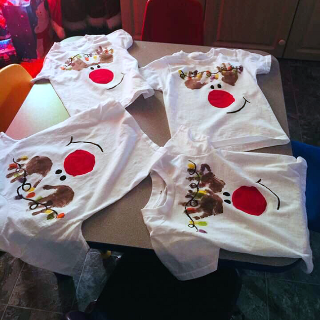 Handprint reindeer t