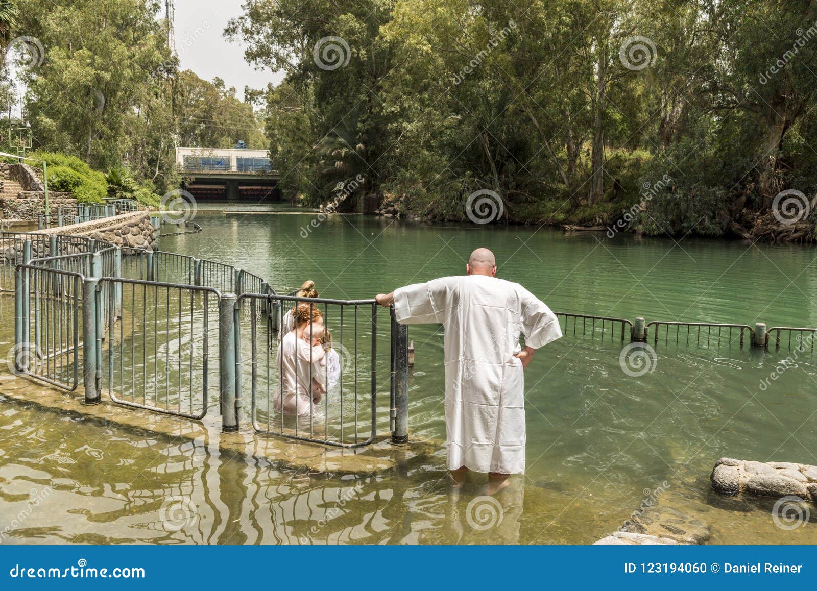 Bautismo en el rão jordãn fotos de stock