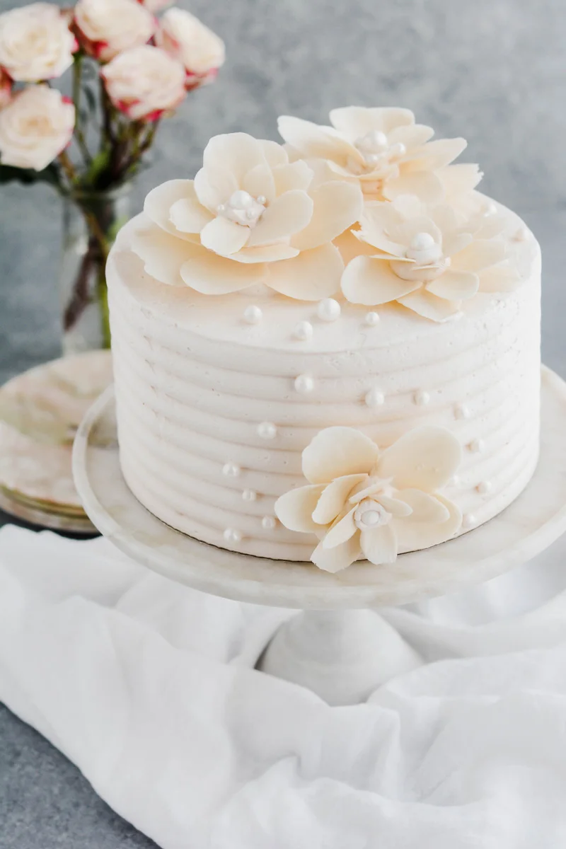 White chocolate rose cake