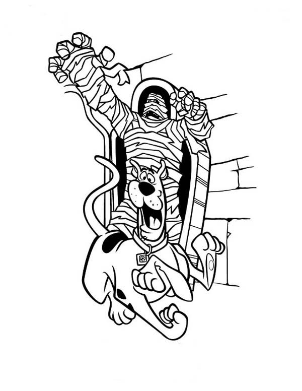 Free mummy chased scooby coloring page