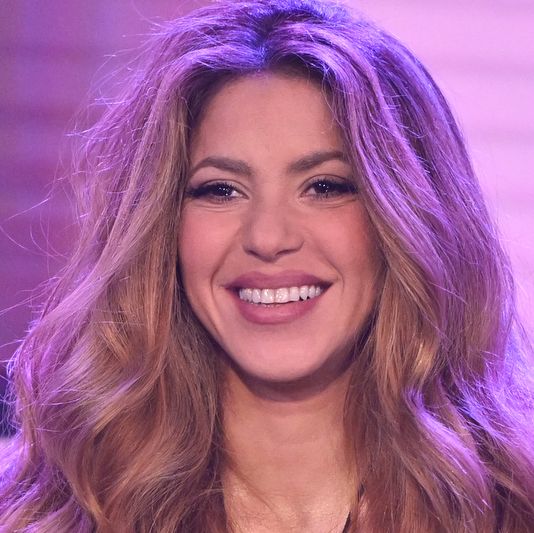 Watch shakira shut down the tonight show in the riskiest see
