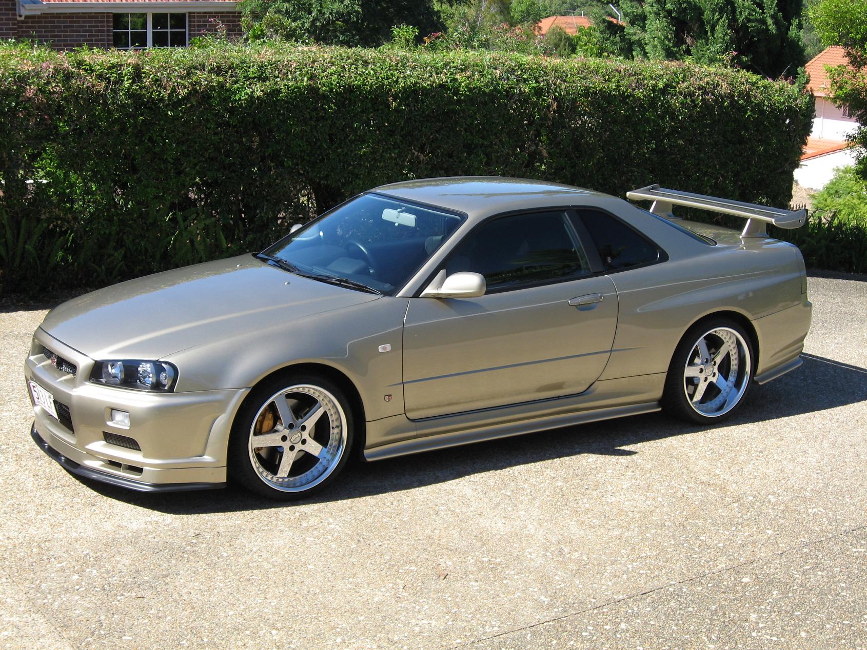 R gtr colours