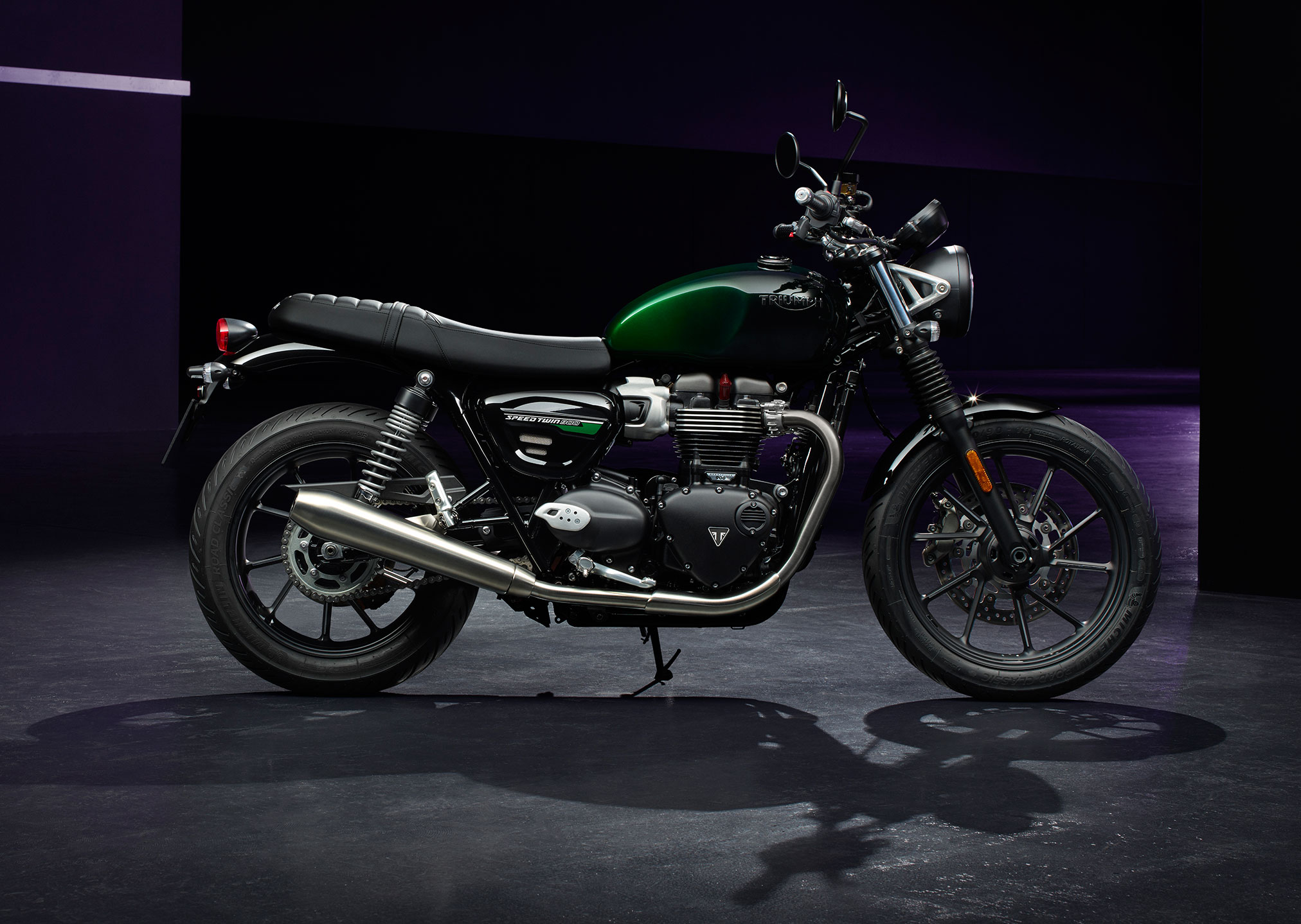 Triumph speed twin green stealth edition guide â total motorcycle