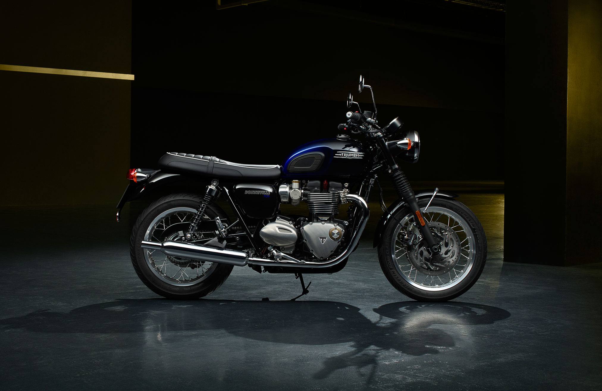Triumph bonneville t blue stealth edition guide â total motorcycle