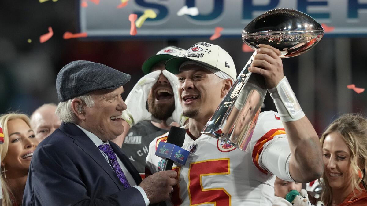 Super bowl patrick mahomes and chiefs rally to beat eagles