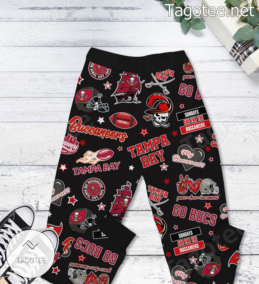 Tampa bay buccaneers its a pumpkin spice latte and watching football kind of day pajamas set