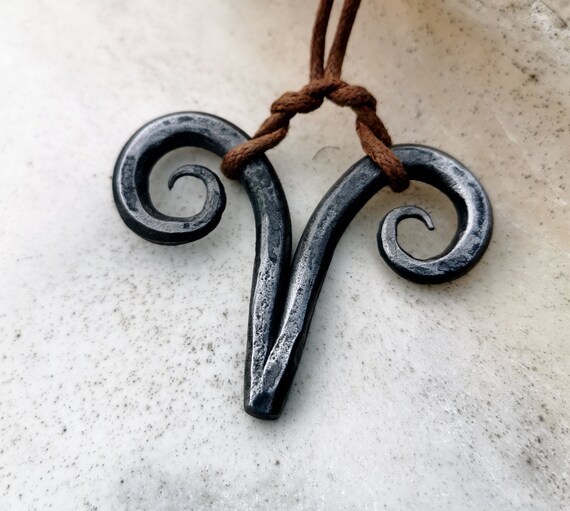Tanngrisnir and tanngnjãstr pendant