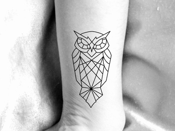 Tatuaje temporal de bãºho geomãtrico