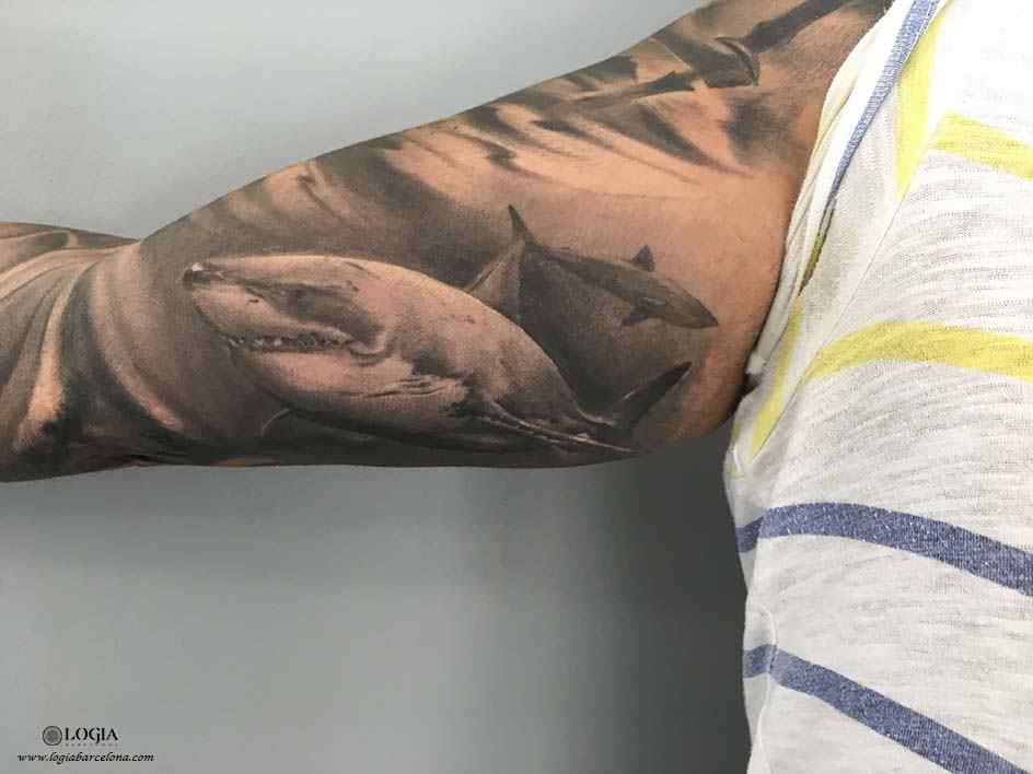 Ideas de tatuajes de tiburones logia tattoo barcelona