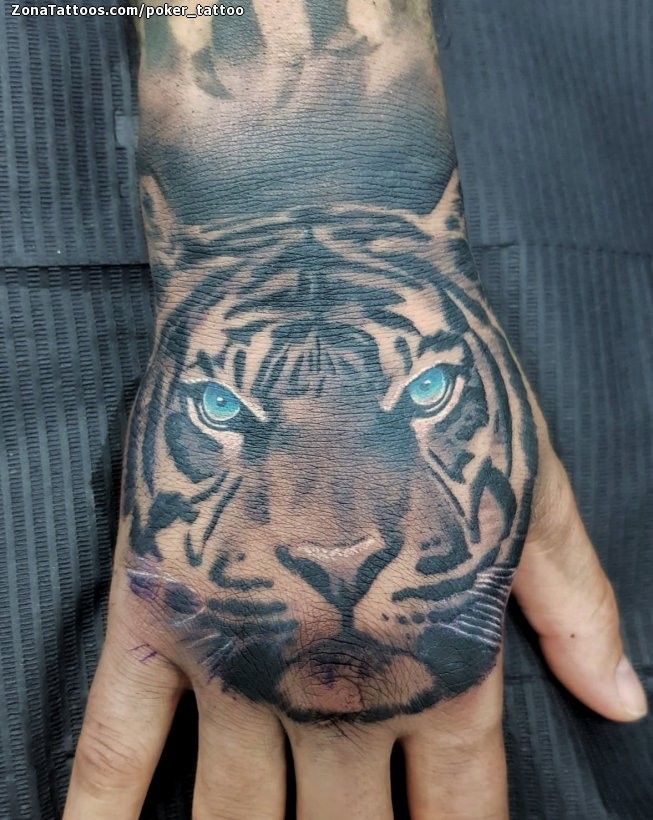 Tatuaje tigre en la mano hecho por ismael hidalgo de barcelona paãa si quier ponerte en contacâ tatuaje de tigr tatuaje de tigre tatuaj inteligent