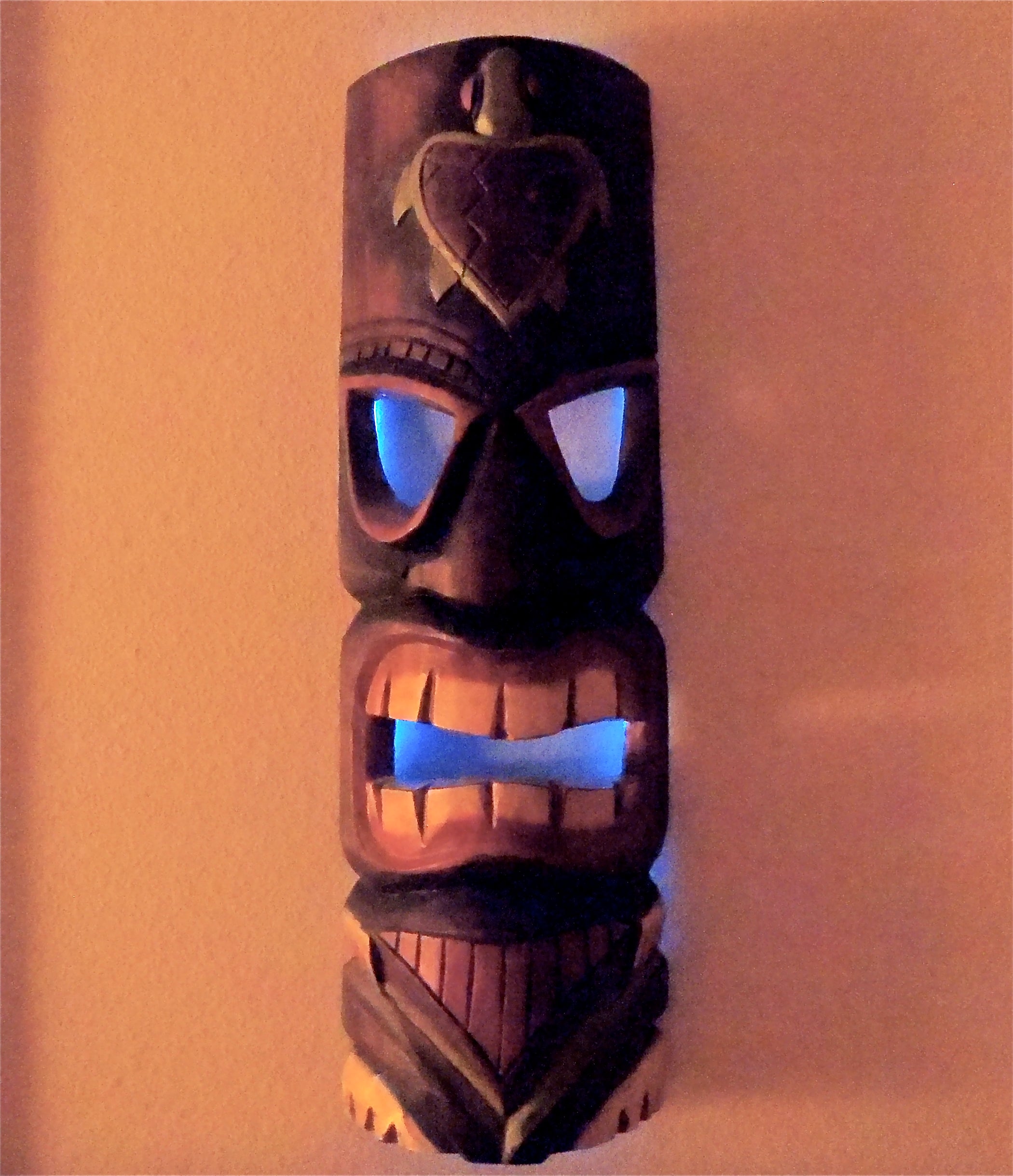 Glowing tiki mask using el wire steps