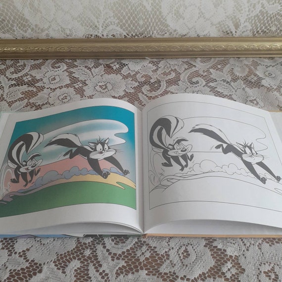 Vintage small looney tunes hardcover coloring book sylvester tweety bird bugs bunny pepe le pew