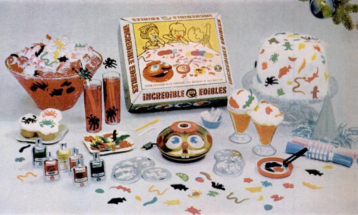 Vintage incredible edibles maker a toy that let you mold and color your own gummy candy