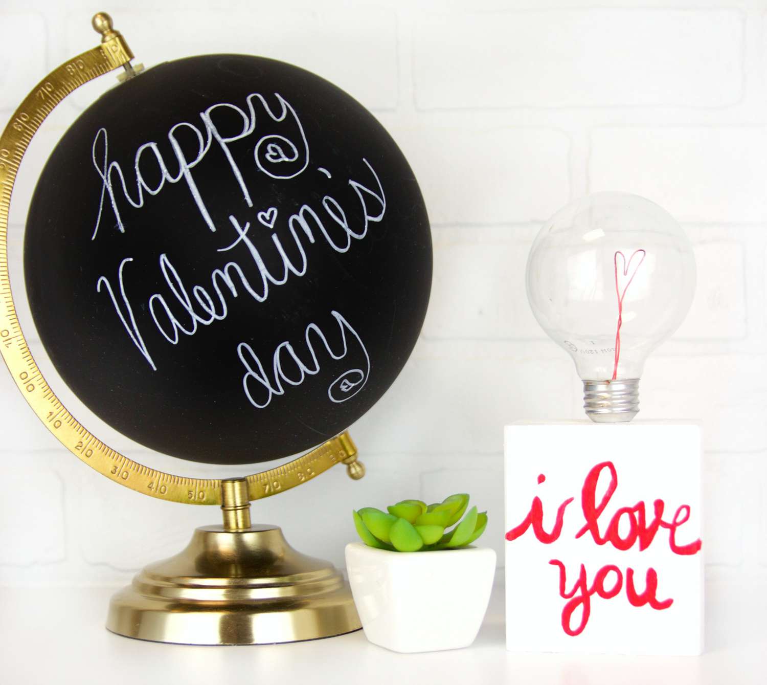 Lovely upcycled light bulb crafts