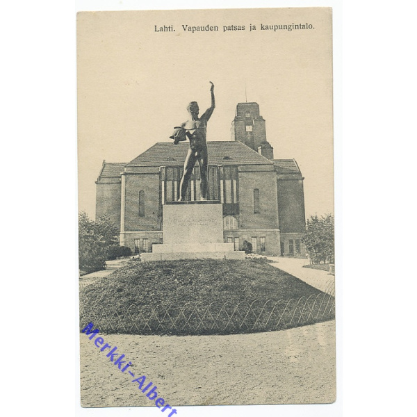 Lahti vapauden patsas ja kaupungintalo
