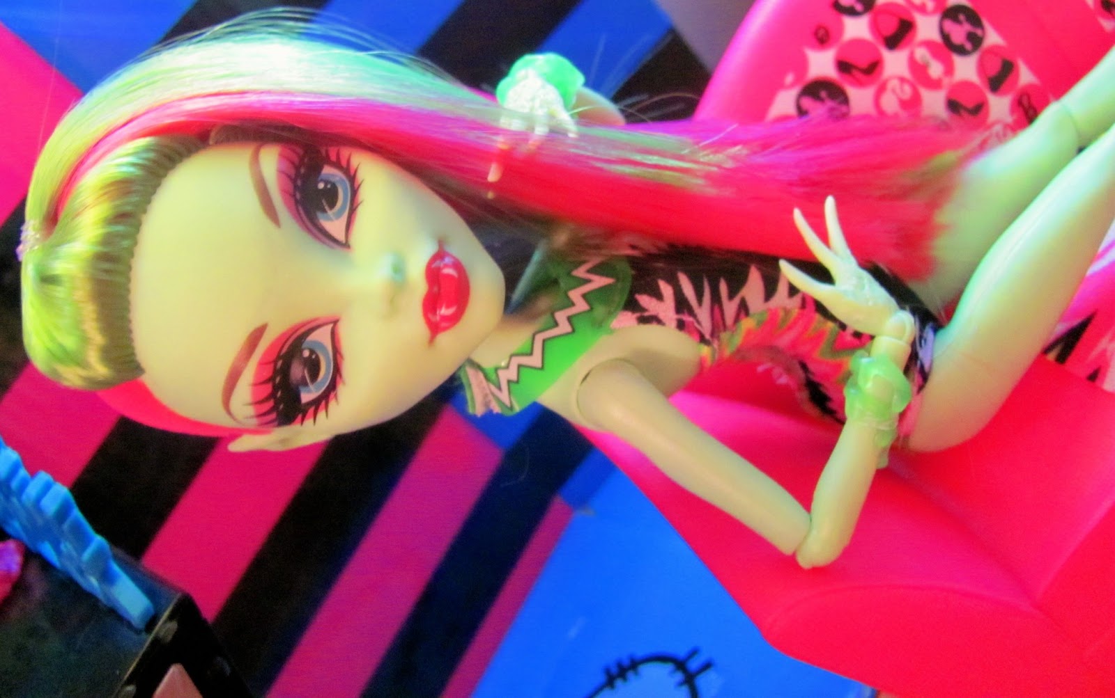 Dolls within pictures swim venus mcflytrap review