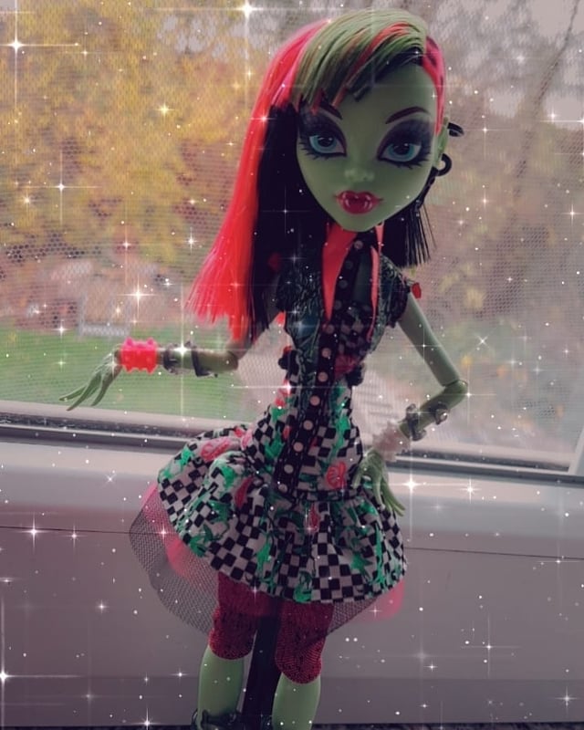 I got i heart fashion venus today shes soooooo pretty and shes plete tooððð rmonsterhigh