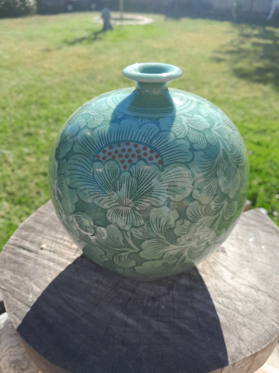 Vintage chinese lotus flower venus fly trap mei ping small color jade red vase