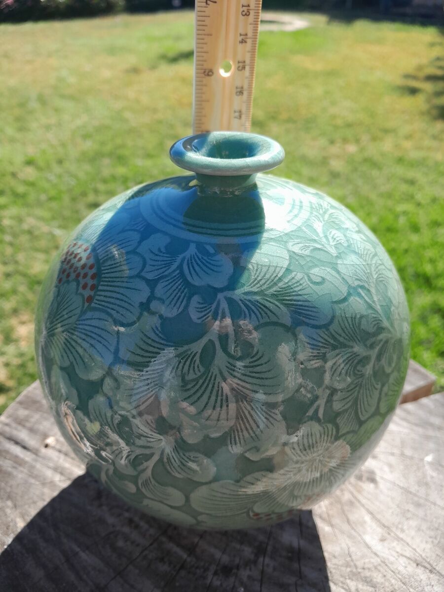 Vintage chinese lotus flower venus fly trap mei ping small color jade red vase