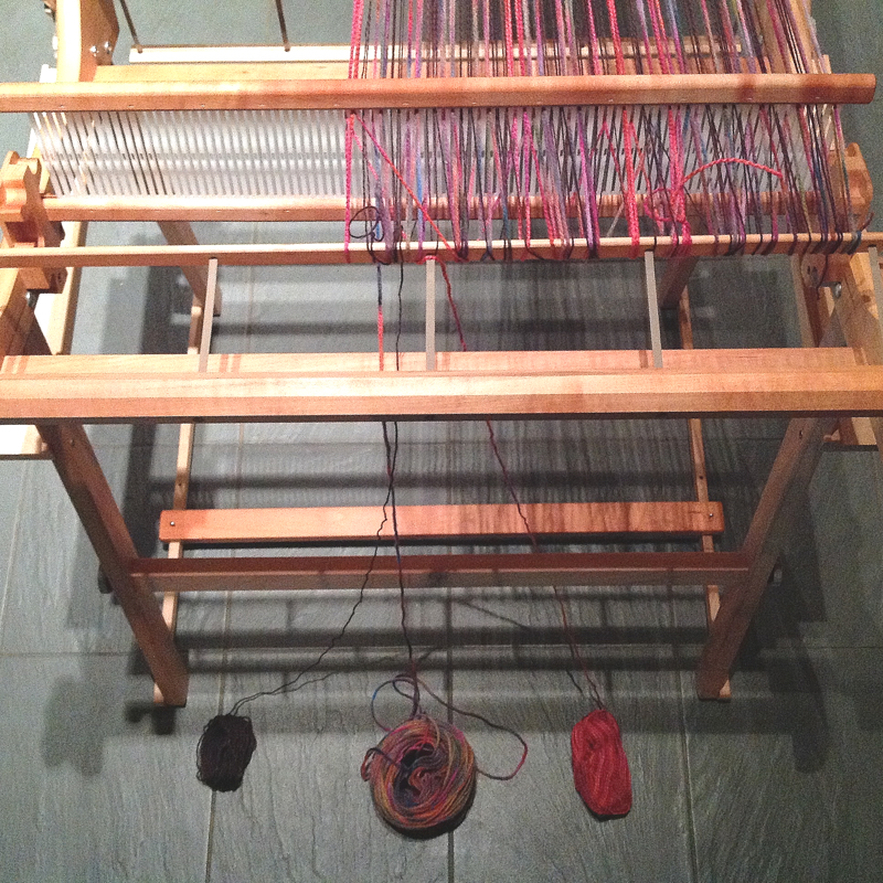 Making cloth on an ashford rigid heddle loom