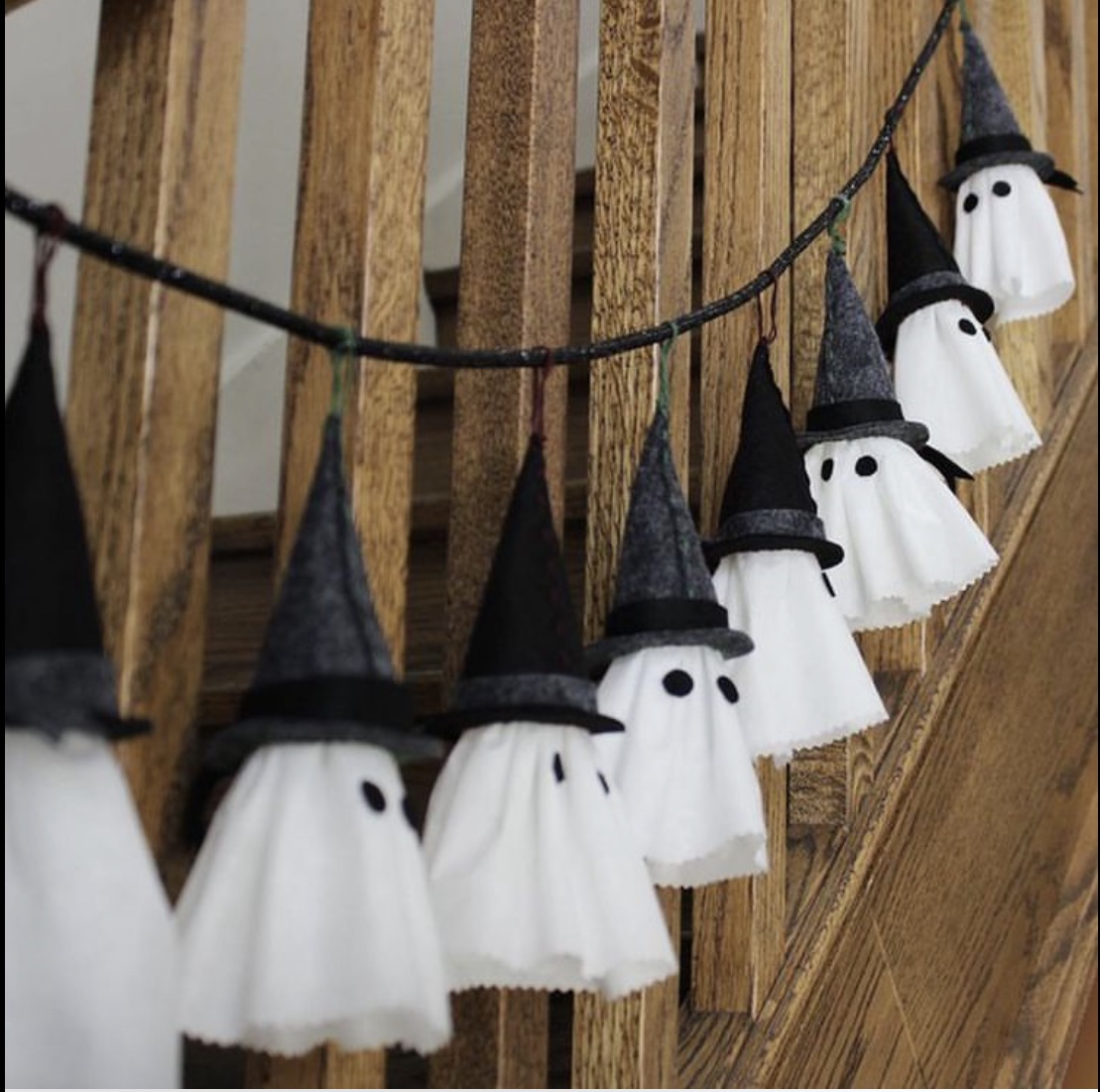 Easy no sew felt mini witch hat