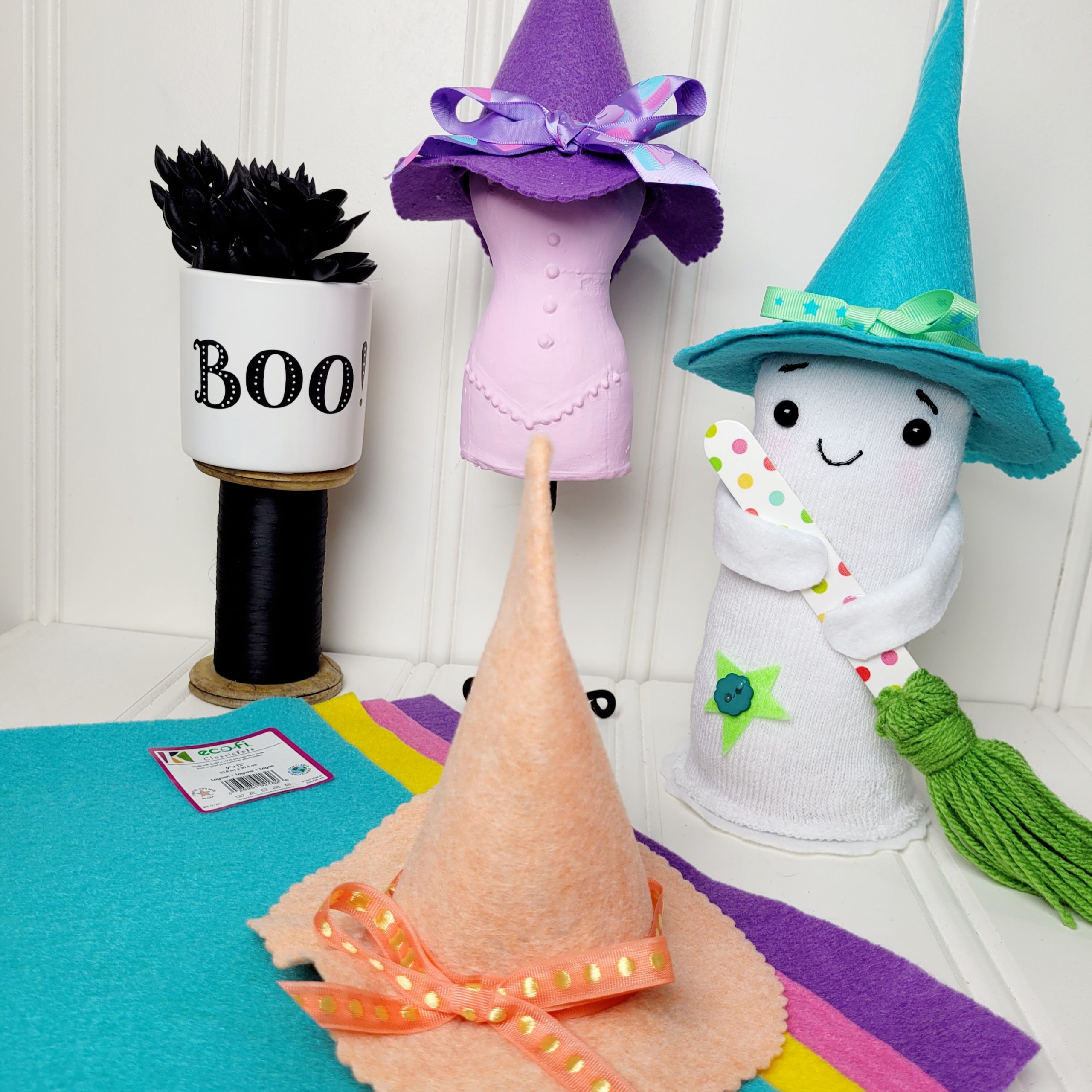 Easy no sew felt mini witch hat