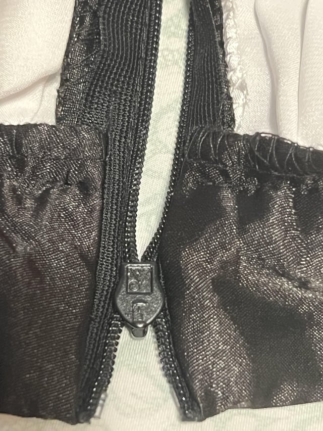 How do i fix this zipper its stuck and goes up but cant go down rhowto